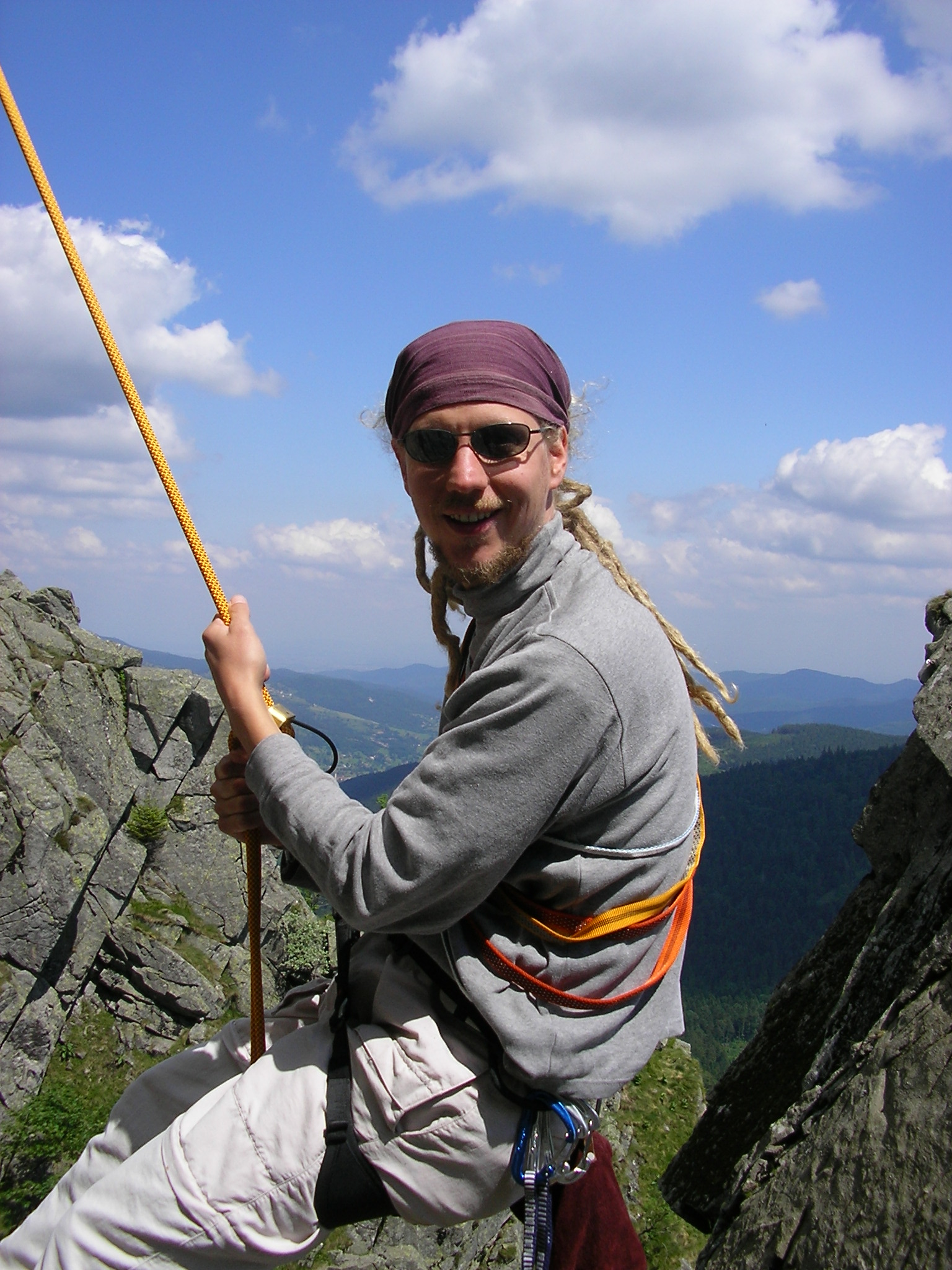 Boris am Kletterfelsen
